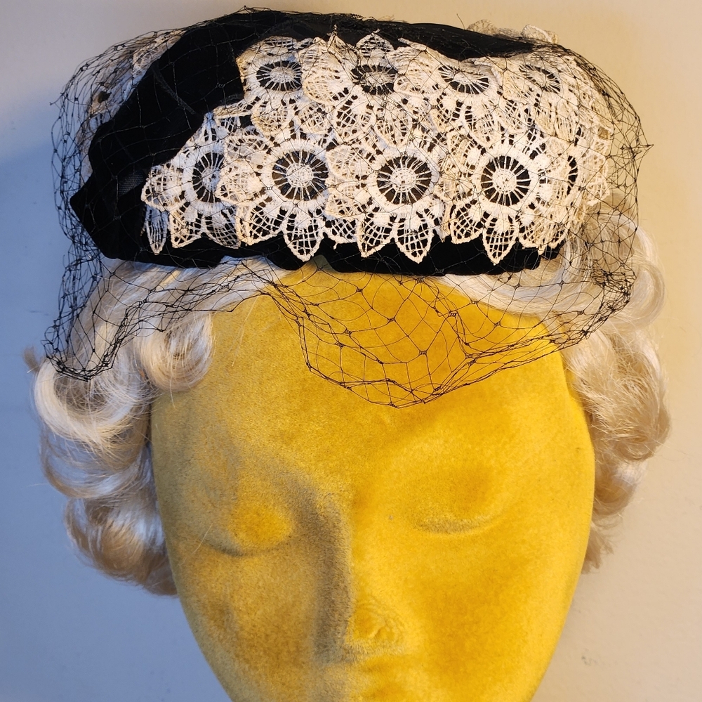 Vintage Union Made Ladies Pillbox Hat With Hat Form Partial Face Veil Black